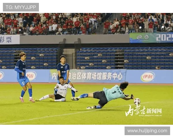 国家队新星闪耀绿茵赛场助力俱乐部跻身联赛榜首持续引发球迷热议