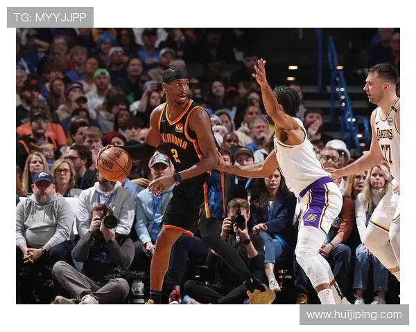 湖人逆转劲敌展示季后赛强势状态引发联盟广泛关注与热议声浪高涨